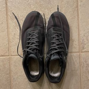 Men’s ON size 11 running shoes